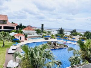 宮古島シギラミラージュプールヴィラプレミア。プールと海の景色が美しい。