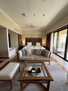 the-terrace-club-at-busman-hotel-okinawa-room