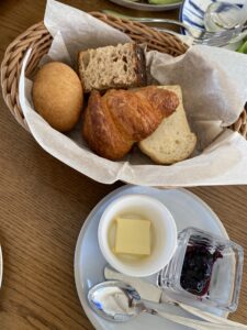 Breakfast bread at the mana village/ザマナビレッジの朝食のパン