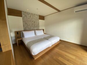 湖畔遊 マッキントッシュスイートのベッドルーム ：bed room of the Macintosh Suite at Kohanyu with lake view
