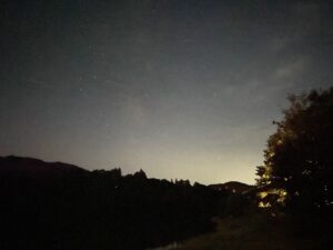 湖畔遊、夜空
