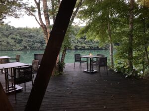 湖畔遊ロビー（テラス）