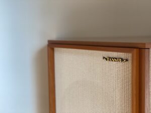 湖畔遊 マッキントッシュスイート｜英国Tannoyスピーカーで楽しむ音楽体験 Tannoy speakers in the Macintosh Suite at Kohanyu｜High-quality British audio experience