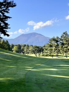 グランディ軽井沢ゴルフクラブ 森泉コースから見える浅間山