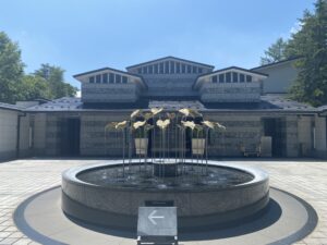 エクシブムセオのエントランス｜洗練された高級リゾートホテルの入り口エクシブムセオのエントランス｜洗練された高級リゾートホテルの入り口