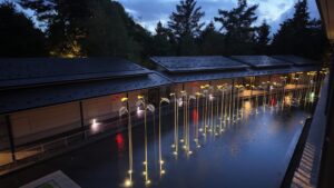 エクシブムセオの廊下から見えるアート、ライトアップ