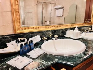 エクシブ軽井沢サンクチュアリSグレードの洗面台。アメニティも豊富/Exiv Karuizawa Sgrade suite The amenity