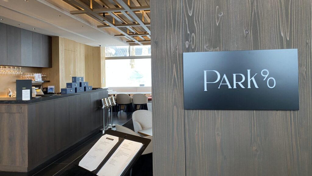 雪ニセコのバー「Park90」 Setsu Niseko Park90 bar interior