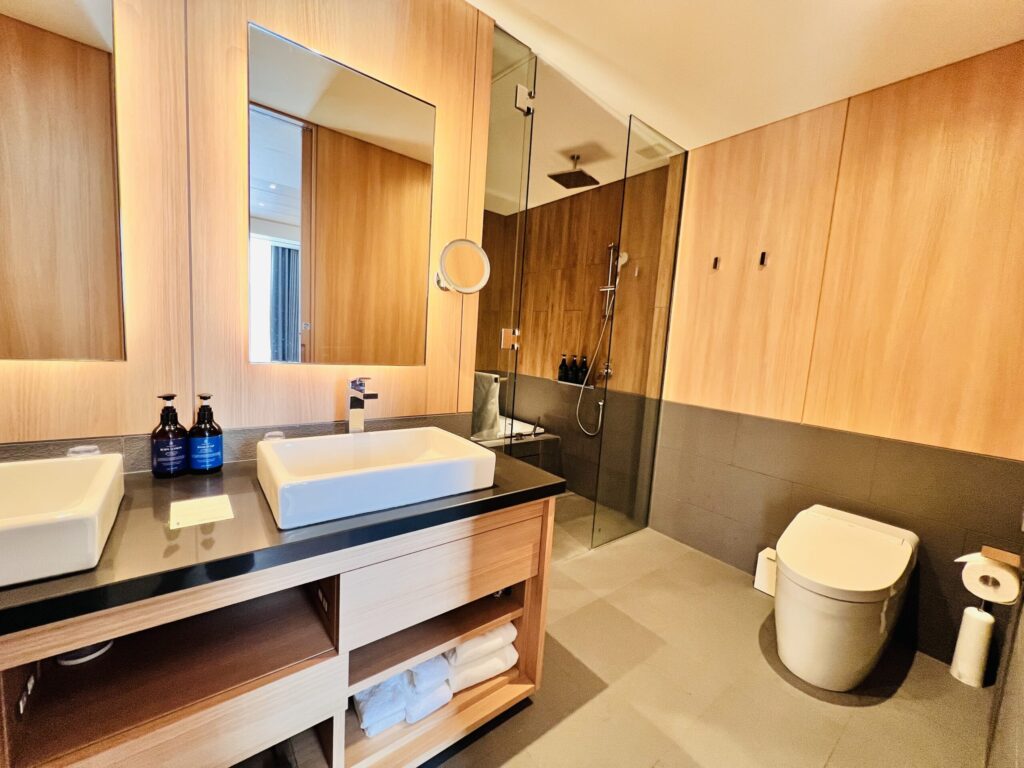 雪ニセコ 1ベッドルームスイートのバスルーム Setsu Niseko bathroom