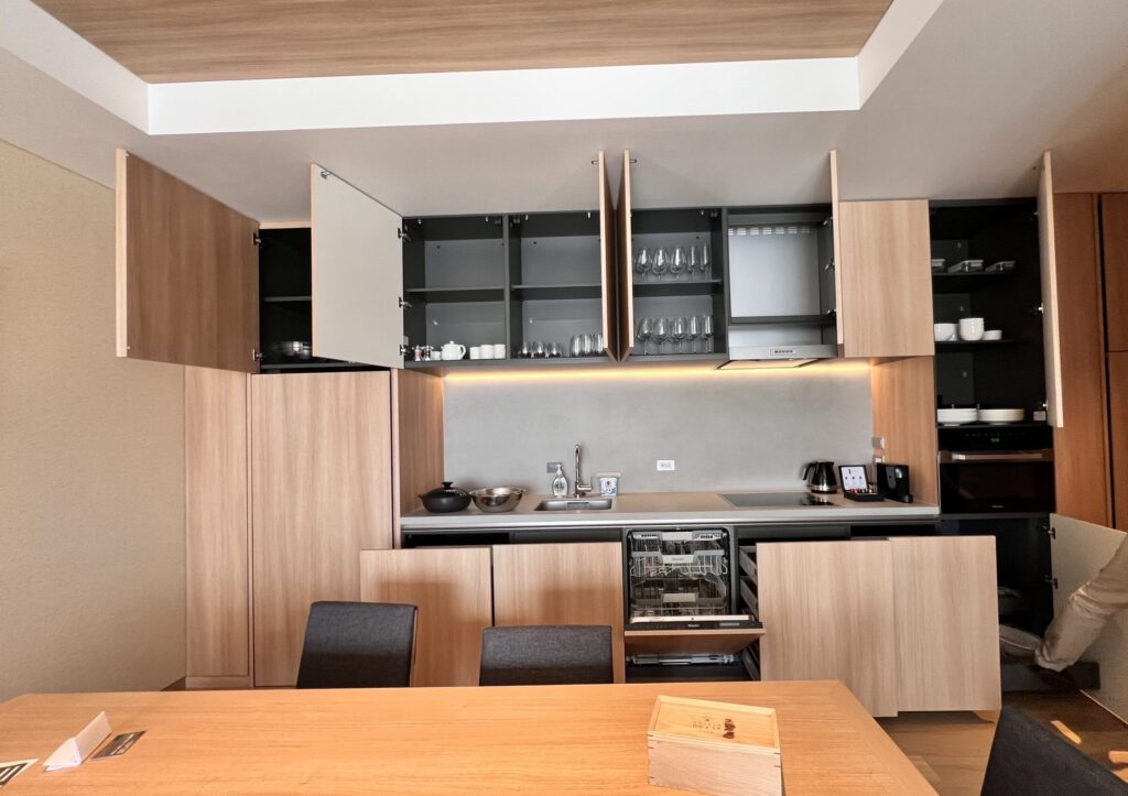 雪ニセコ 2ベッドルームのキッチン Setsu Niseko kitchen with dishwasher