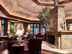 軽井沢エクシブサンクチュアリー棟ラウンジ｜暖炉のある静かな高級ラウンジ Alt Text（English） XIV Karuizawa sanctuary lounge with fireplace in a quiet luxury setting軽井沢エクシブサンクチュアリー棟ラウンジ｜暖炉のある静かな高級ラウンジ/XIV Karuizawa sanctuary lounge with fireplace in a quiet luxury setting